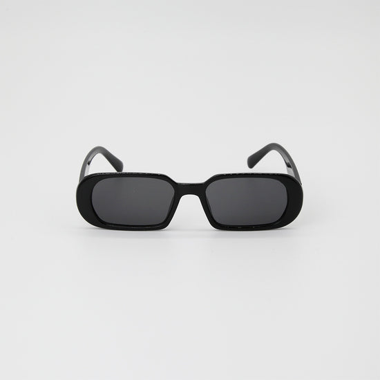 Nova Oval Sunglasses in Black