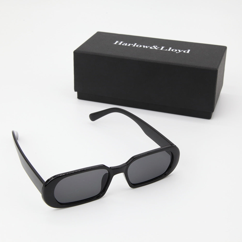 Nova Oval Sunglasses in Black