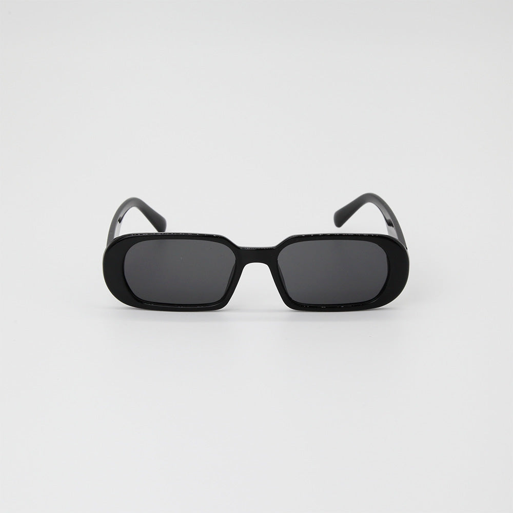 Nova Oval Sunglasses in Black