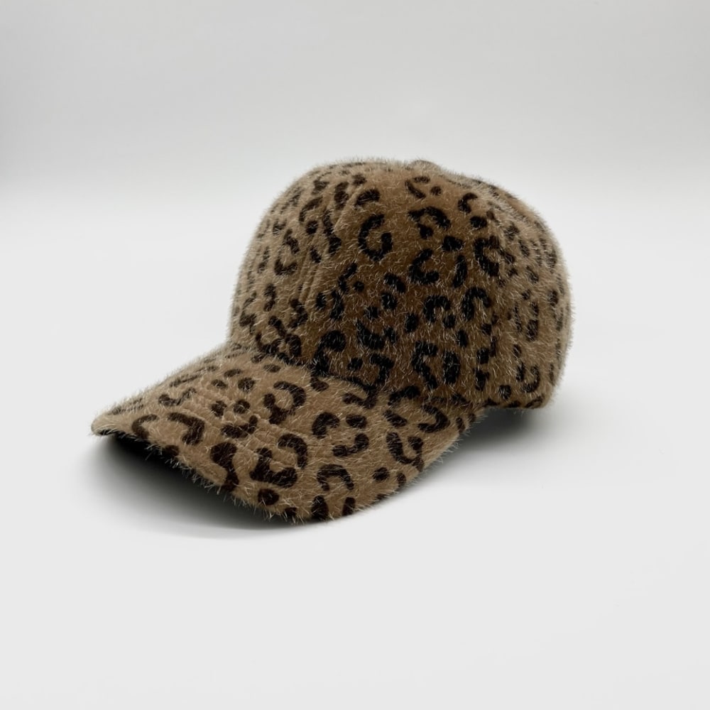 Fluffy Leopard Cap in Brown