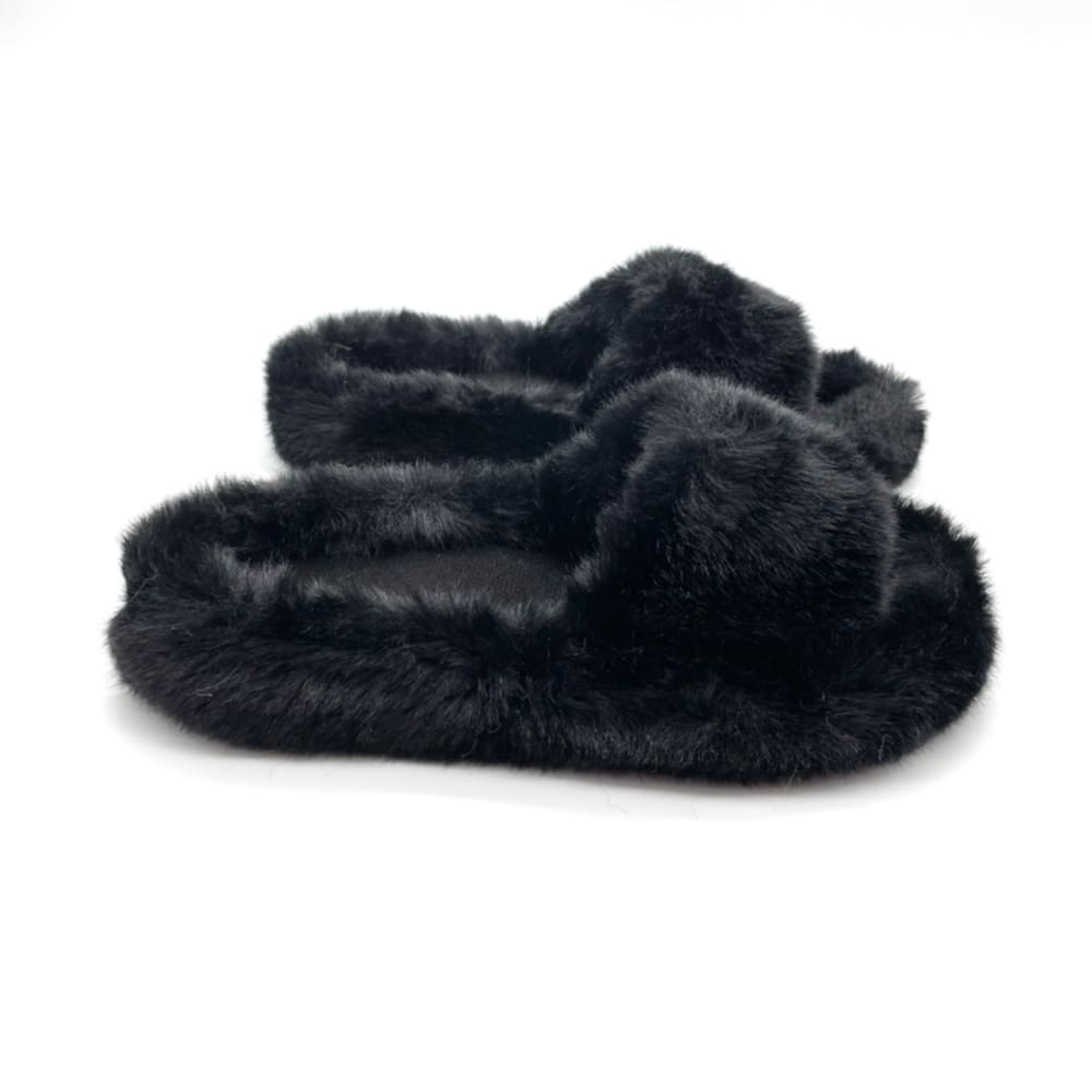 Fluffy Slippers in Black