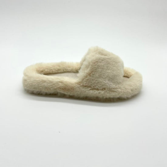 Fluffy Slippers in Cream