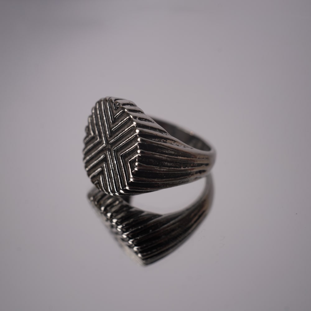 Diagonal Stripes Silver Round Signet Ring