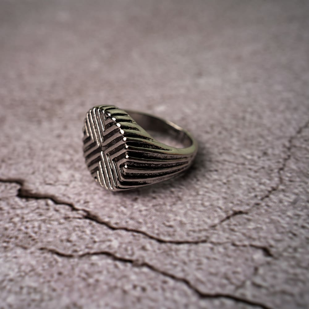 Diagonal Stripes Silver Round Signet Ring