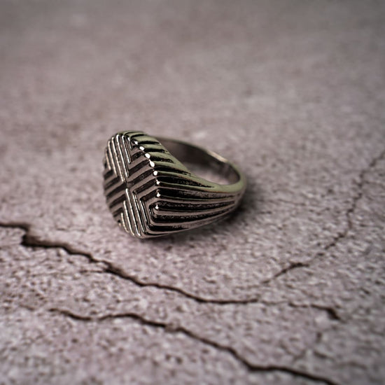 Diagonal Stripes Silver Round Signet Ring