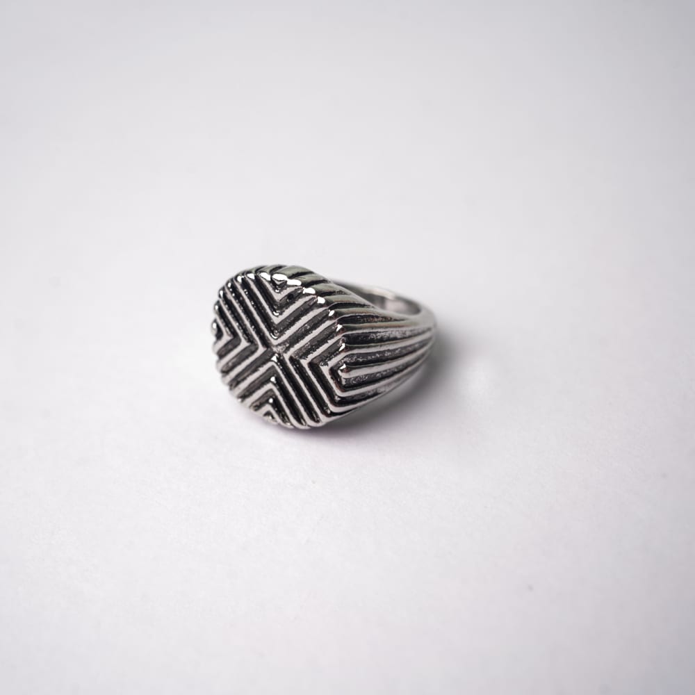 Diagonal Stripes Silver Round Signet Ring